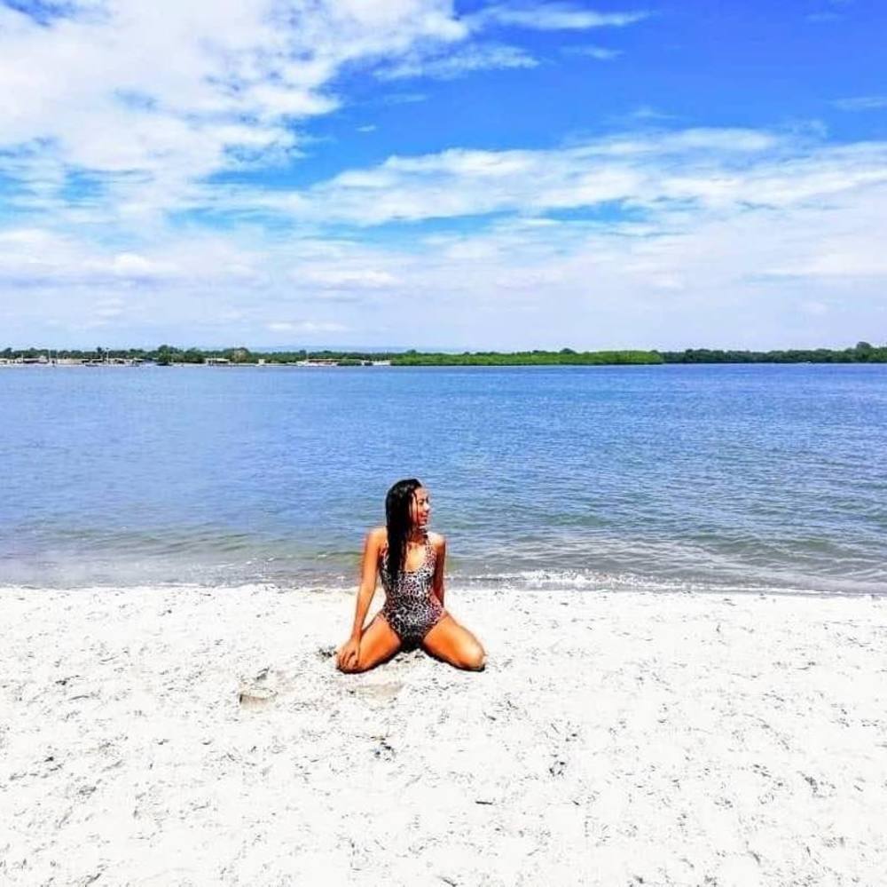 Meet your Posher, Alisson ximena